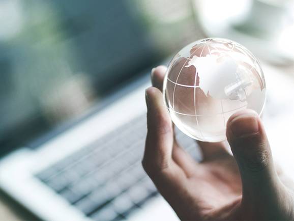 Optimierung aller Vertriebskanäle durch PIM | © Shuuffles - stock.adobe.com