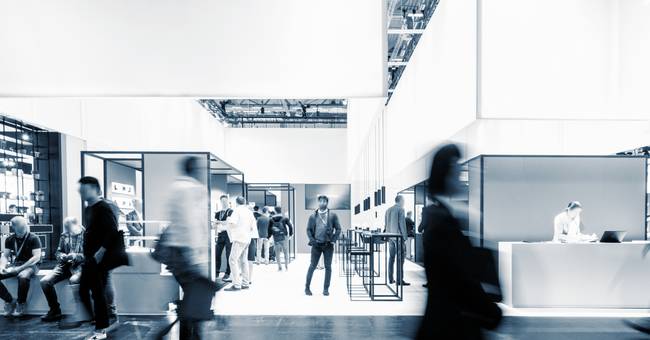 Messe mit vielen Besuchern | © Rafael Classen – rcphotostock.com